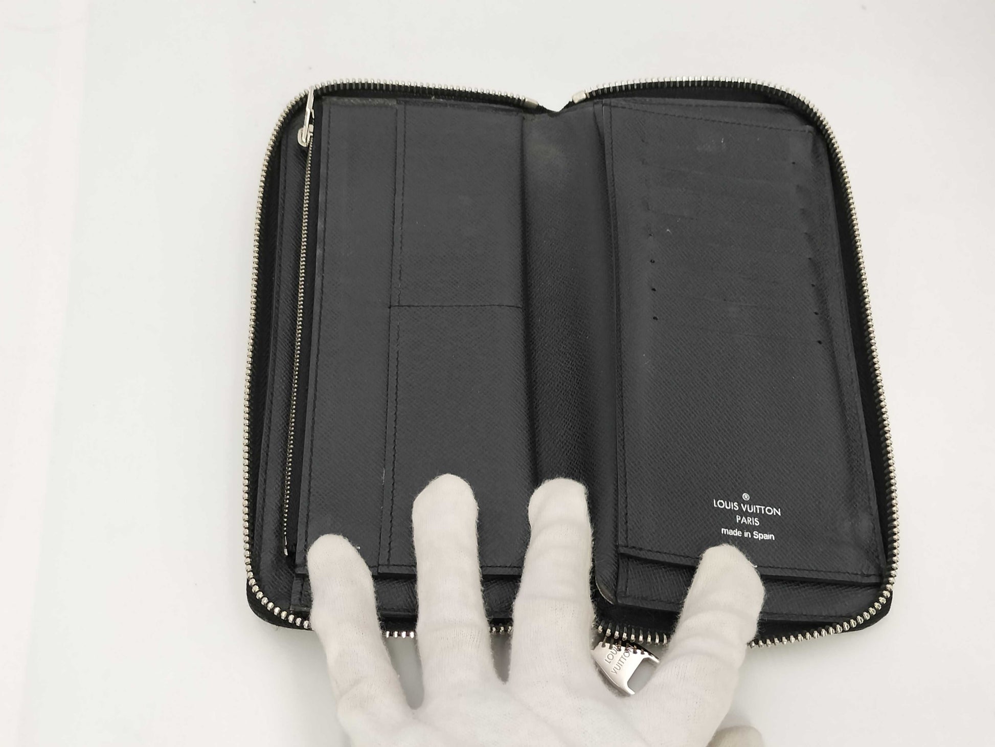 LOUIS VUITTON Taiga Zippy Wallet Vertical Wallet