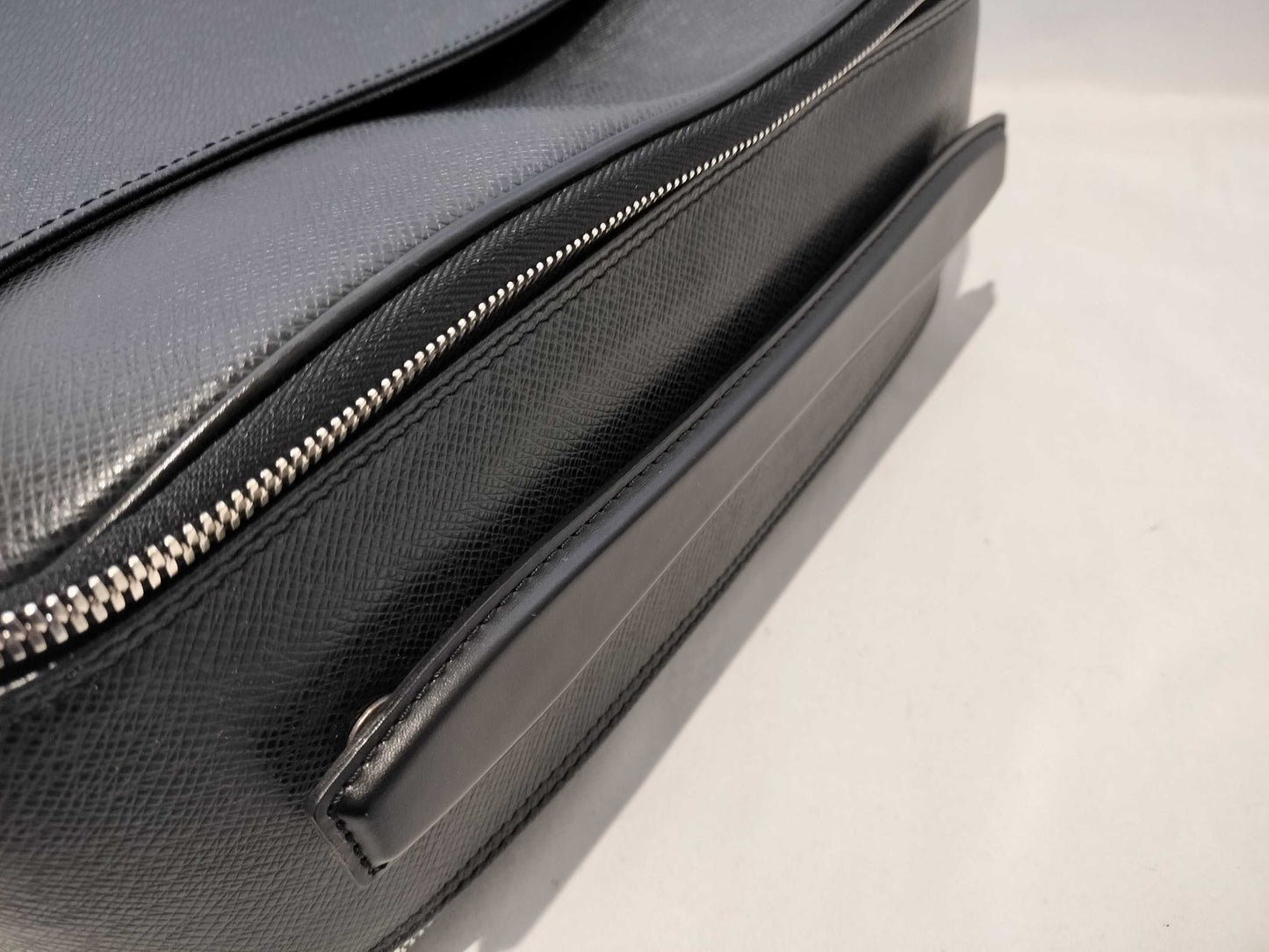 LOUIS VUITTON Taiga Tula/2WAY Handbag