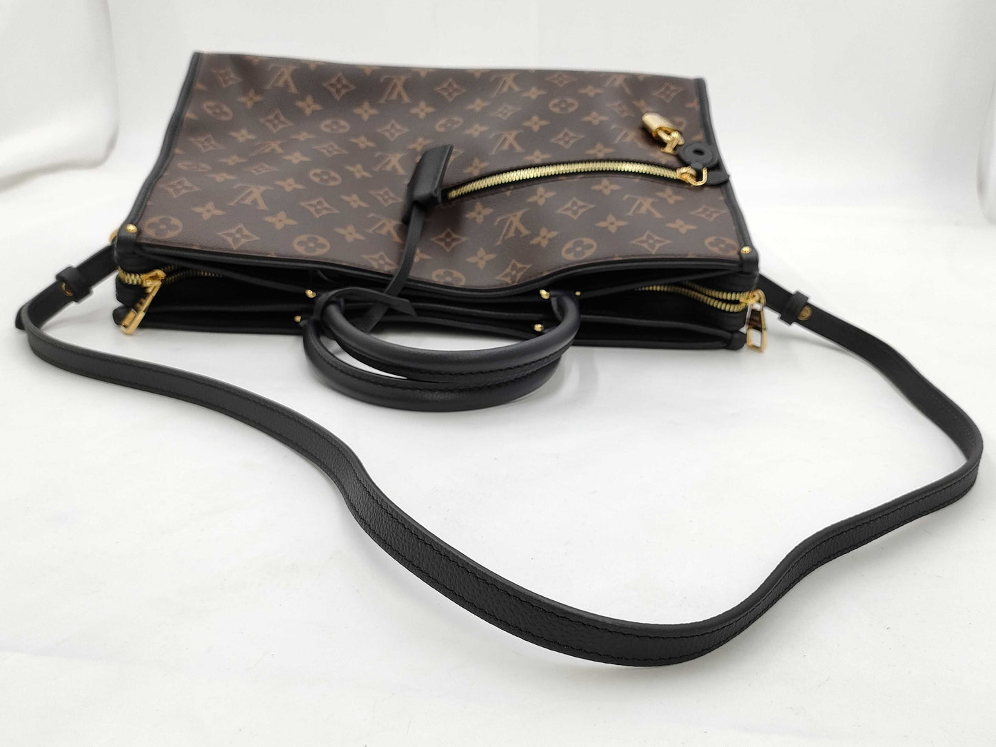 LOUIS VUITTON Monogram M43435 Monogram Popincourt MM Bag