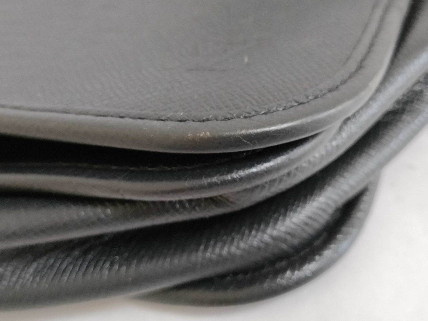 LOUIS VUITTON Taiga Andrei/Black Shoulder Bag