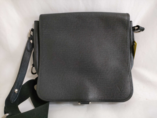 LOUIS VUITTON Taiga Andrei/Black Shoulder Bag