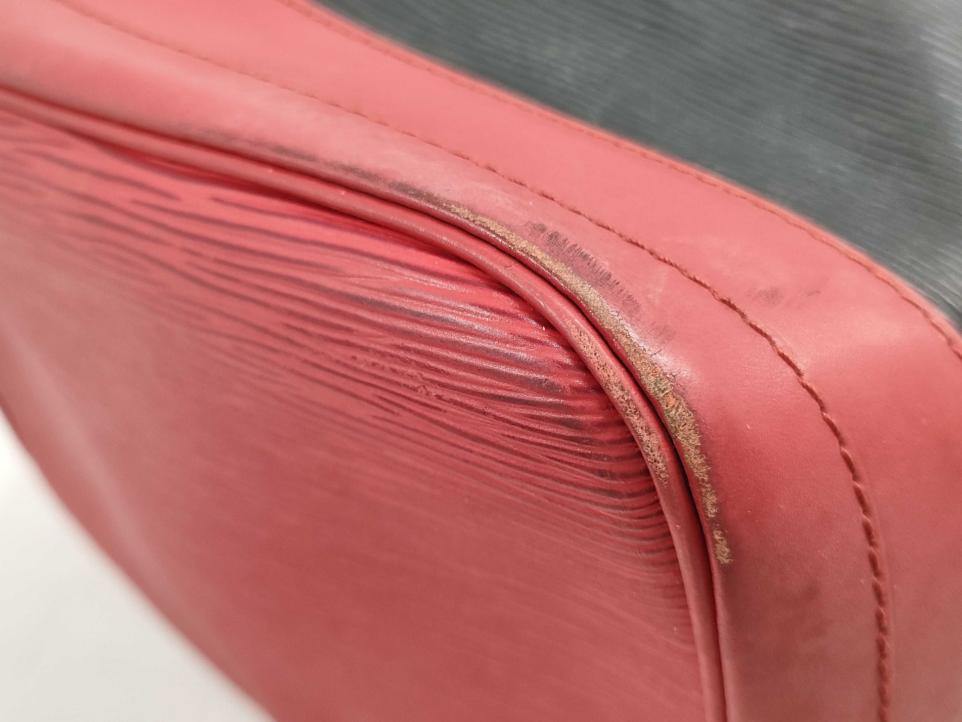 LOUIS VUITTON Epi Noe Two-Tone Shoulder Bag