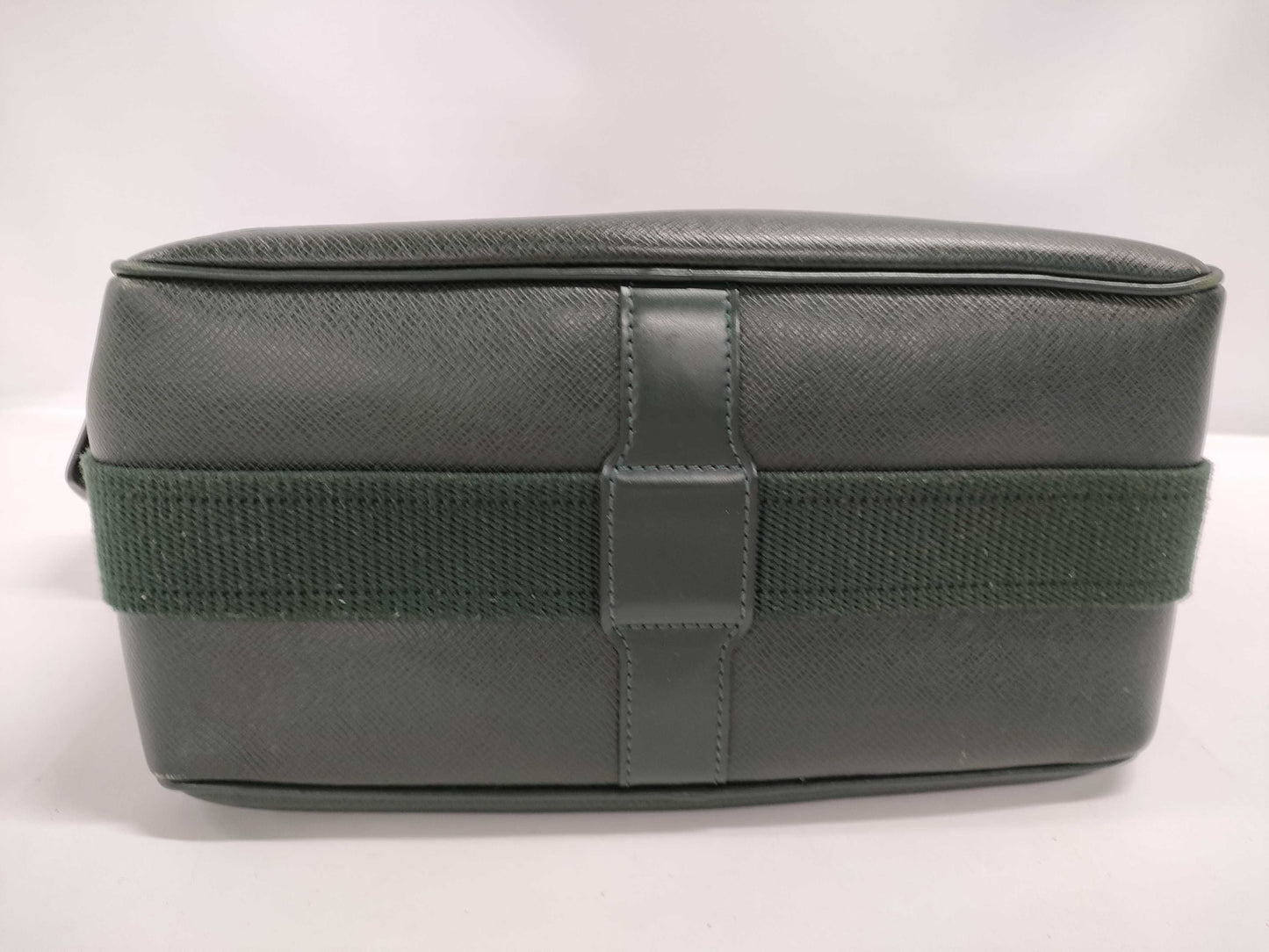 LOUIS VUITTON Taiga Reporter M30154 Shoulder Bag