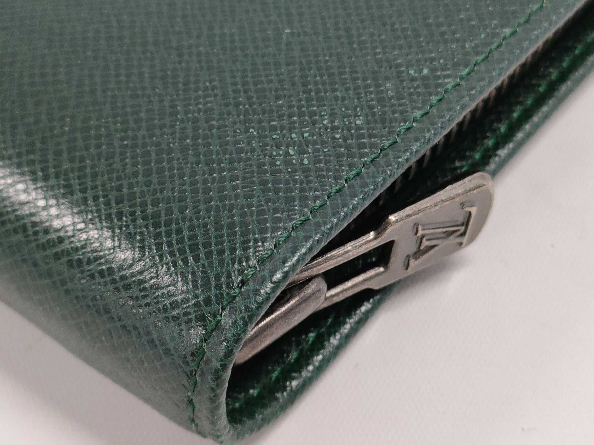 LOUIS VUITTON Taiga M30394 Porte Valeur Carte Credit Other Accessories