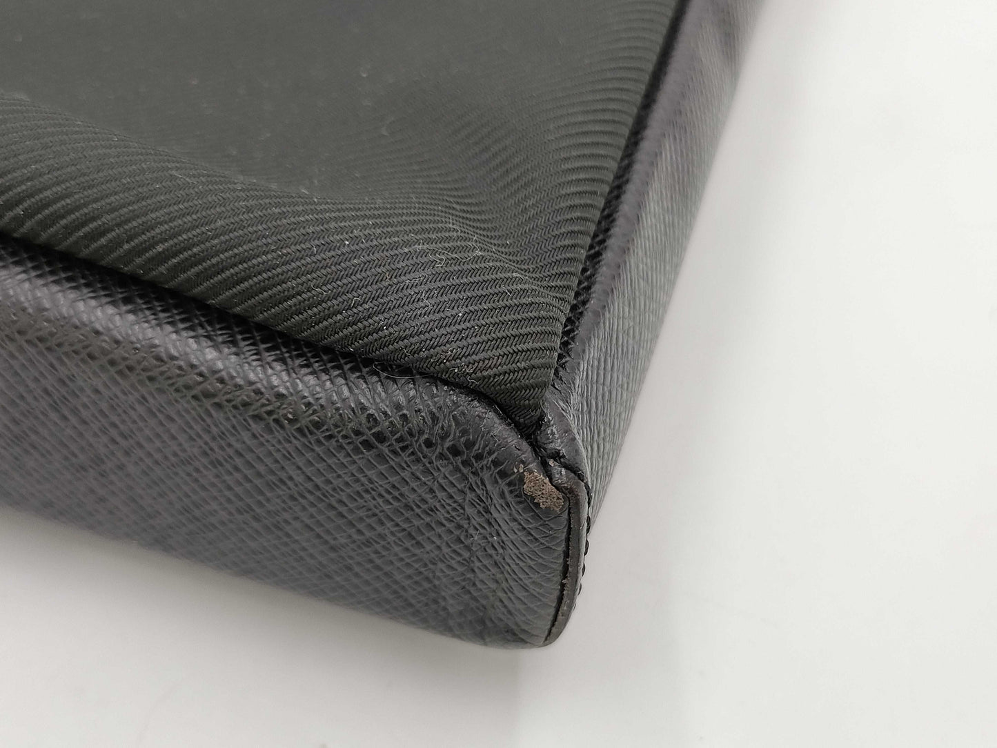 LOUIS VUITTON Taiga Saratov GMM30882 Shoulder Bag