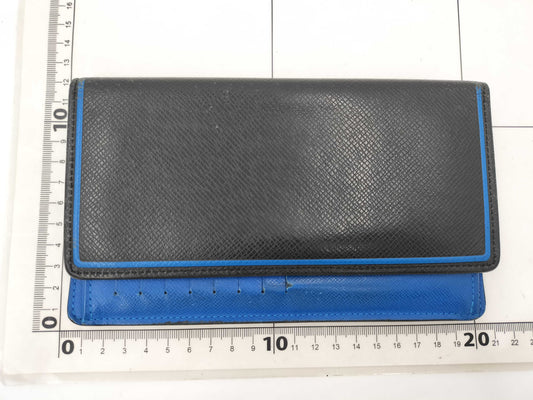 LOUIS VUITTON Taiga Taiga M63300 Portefeuille Plaza Black Initial Wallet