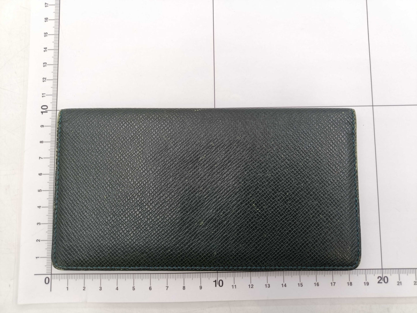 LOUIS VUITTON Taiga M30394 Porte-Valeur Carte Credit Wallet