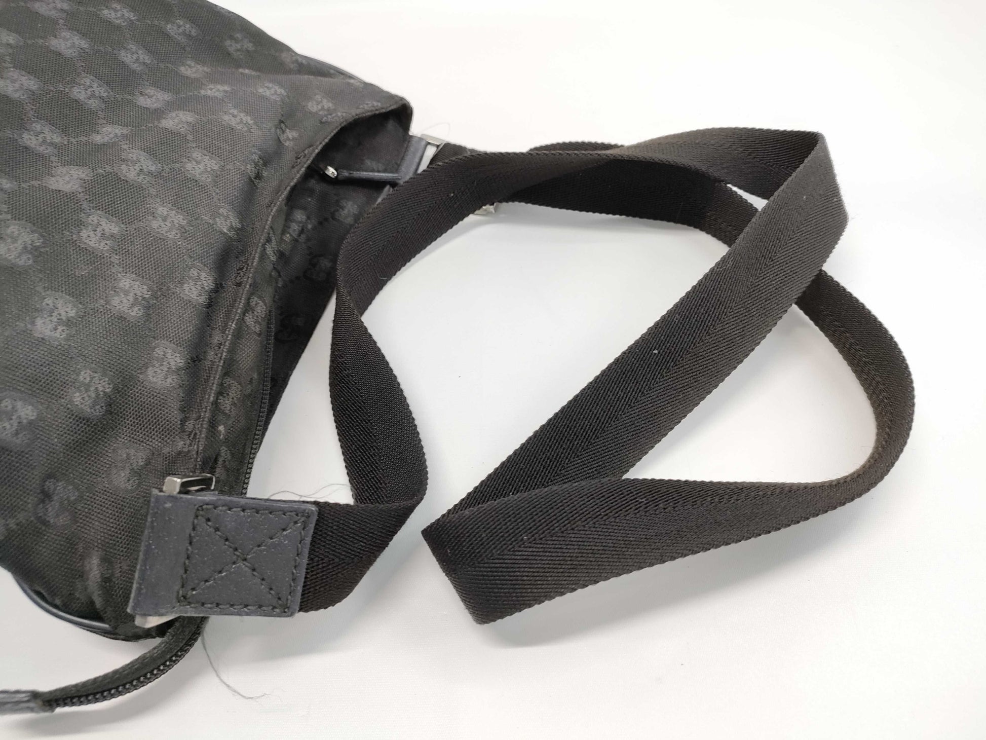 GUCCI GG Canvas Shoulder Bag