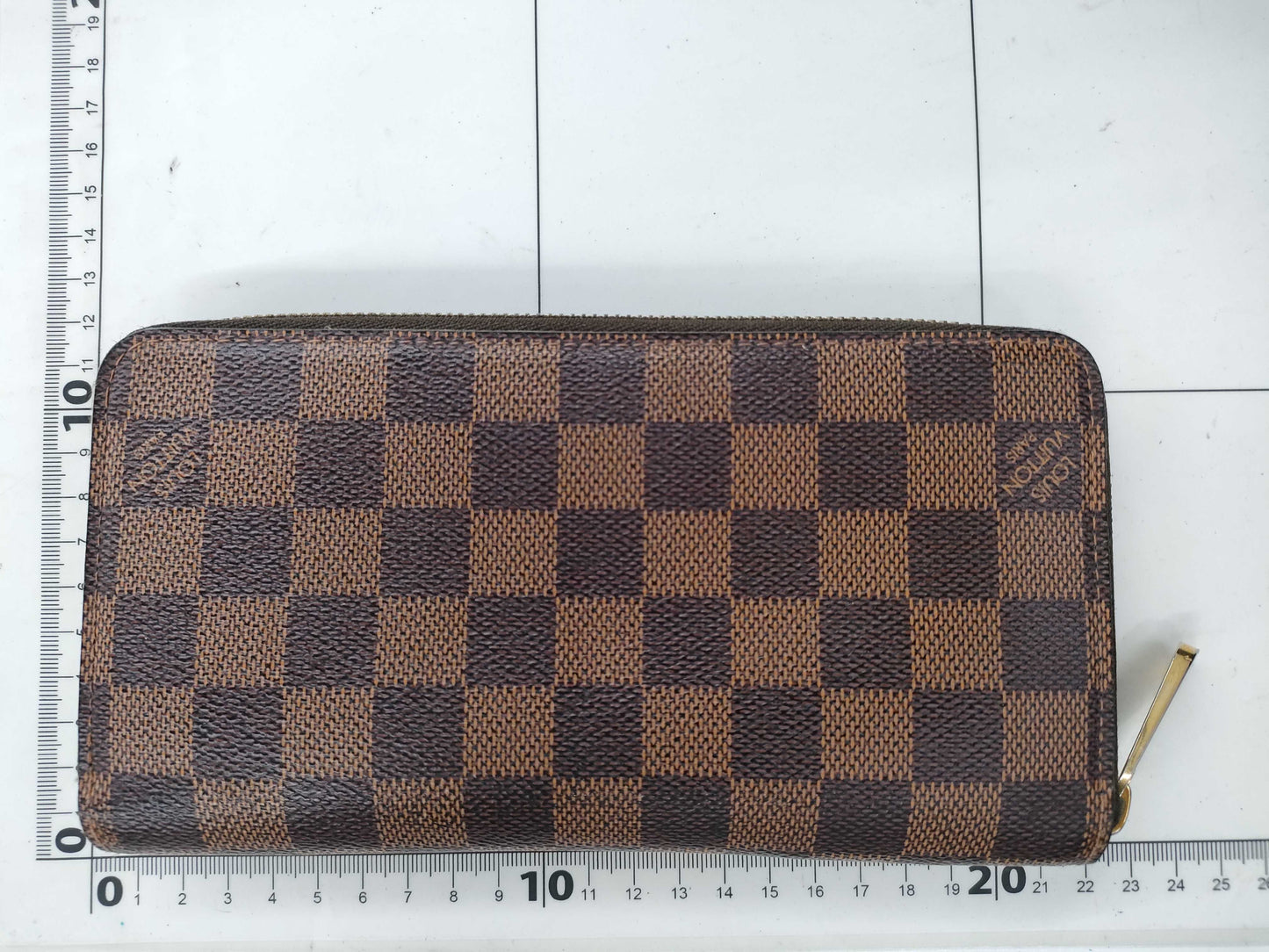 LOUIS VUITTON Damier Zippy Wallet