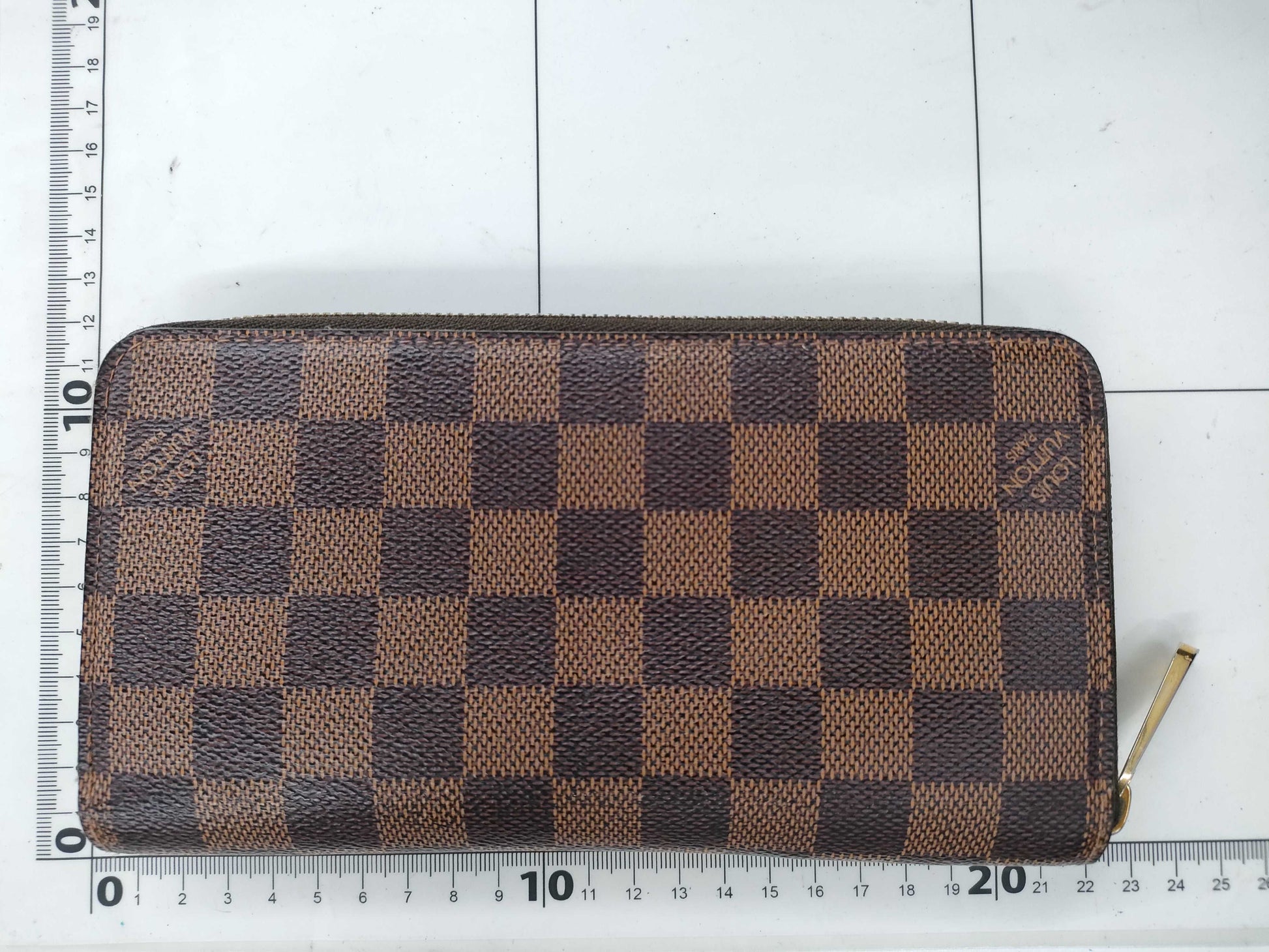 LOUIS VUITTON Damier Zippy Wallet
