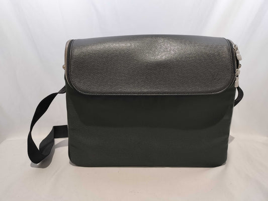 LOUIS VUITTON Taiga Taimir Shoulder Bag