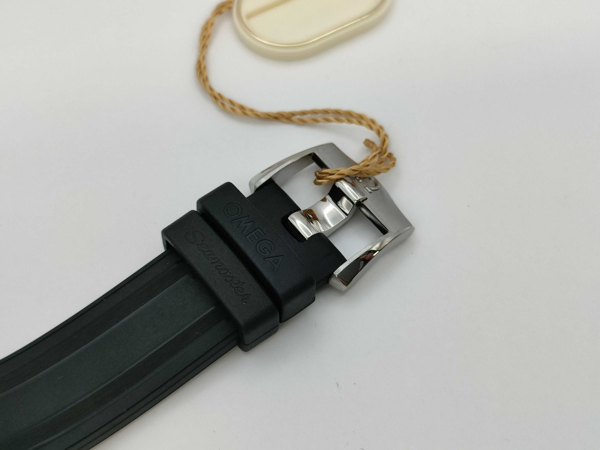 OMEGA Seamaster Diver 300M 210.32.42.20.04.001 83671200 White Dial Automatic Men's Watch