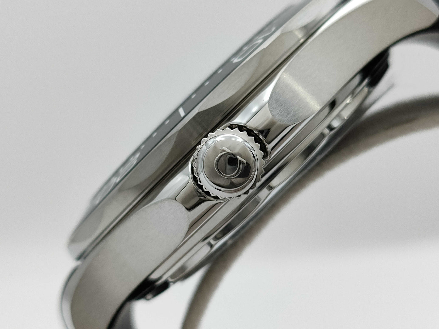 OMEGA Seamaster Diver 300M 210.32.42.20.04.001 83671200 White Dial Automatic Men's Watch