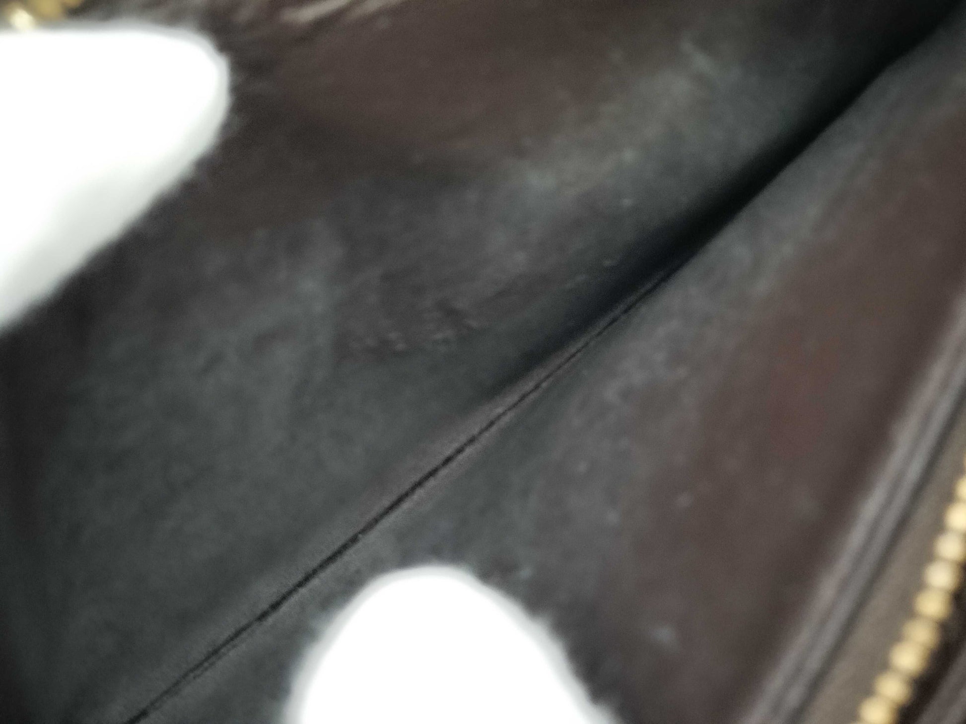 LOUIS VUITTON Damier Zippy Wallet