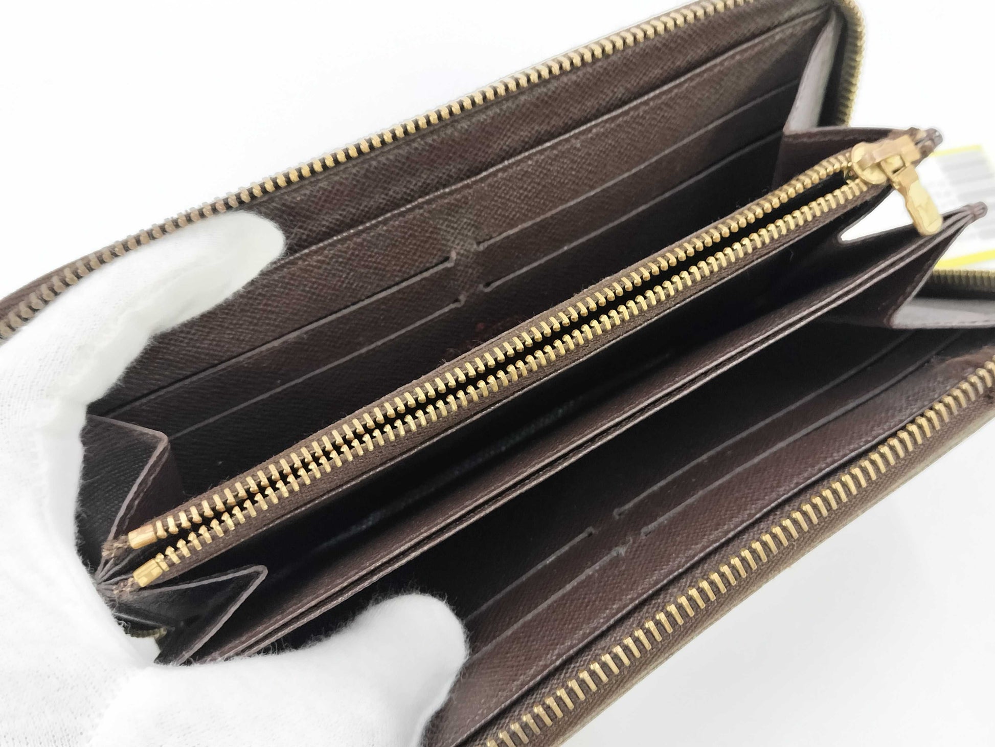 LOUIS VUITTON Damier Zippy Wallet