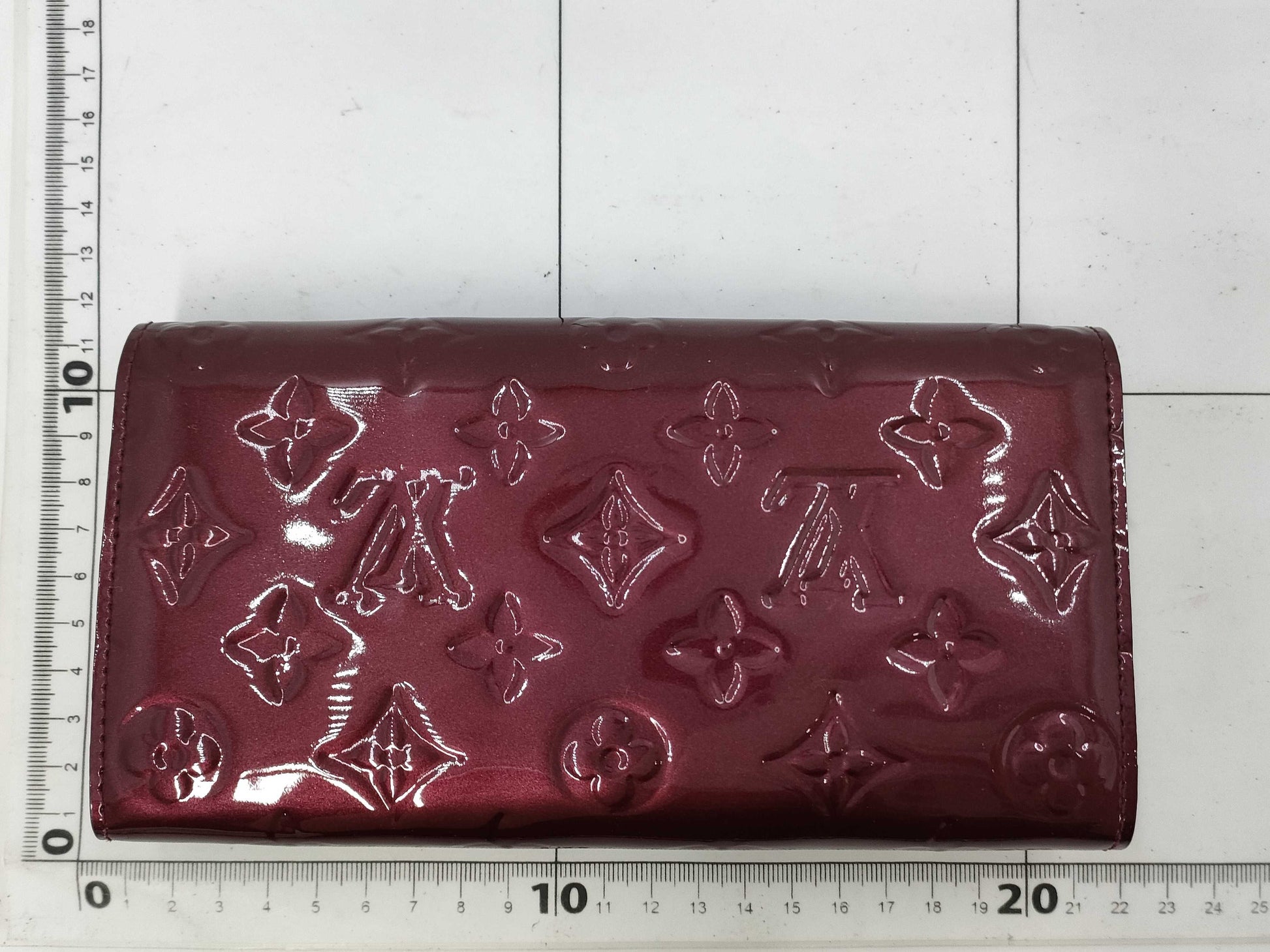 LOUIS VUITTON Vernis Sarah Portefeuille M93524 Wallet