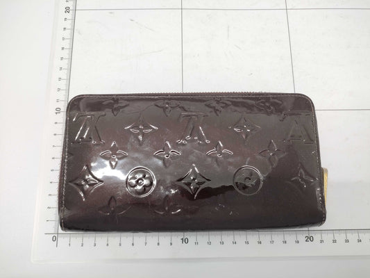 LOUIS VUITTON Vernis Amaranth Zippy Wallet