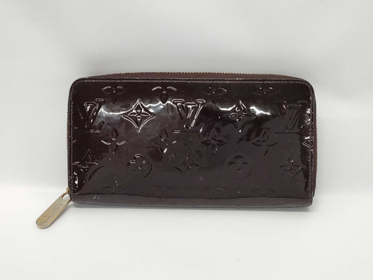 LOUIS VUITTON Vernis Amaranth Zippy Wallet