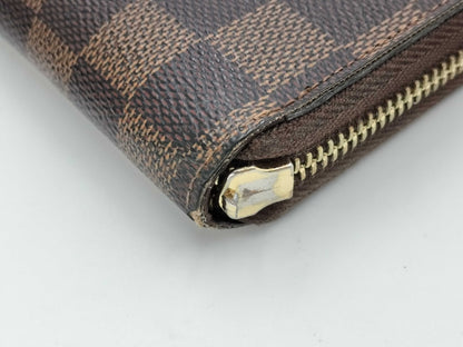 LOUIS VUITTON Damier Zippy Wallet