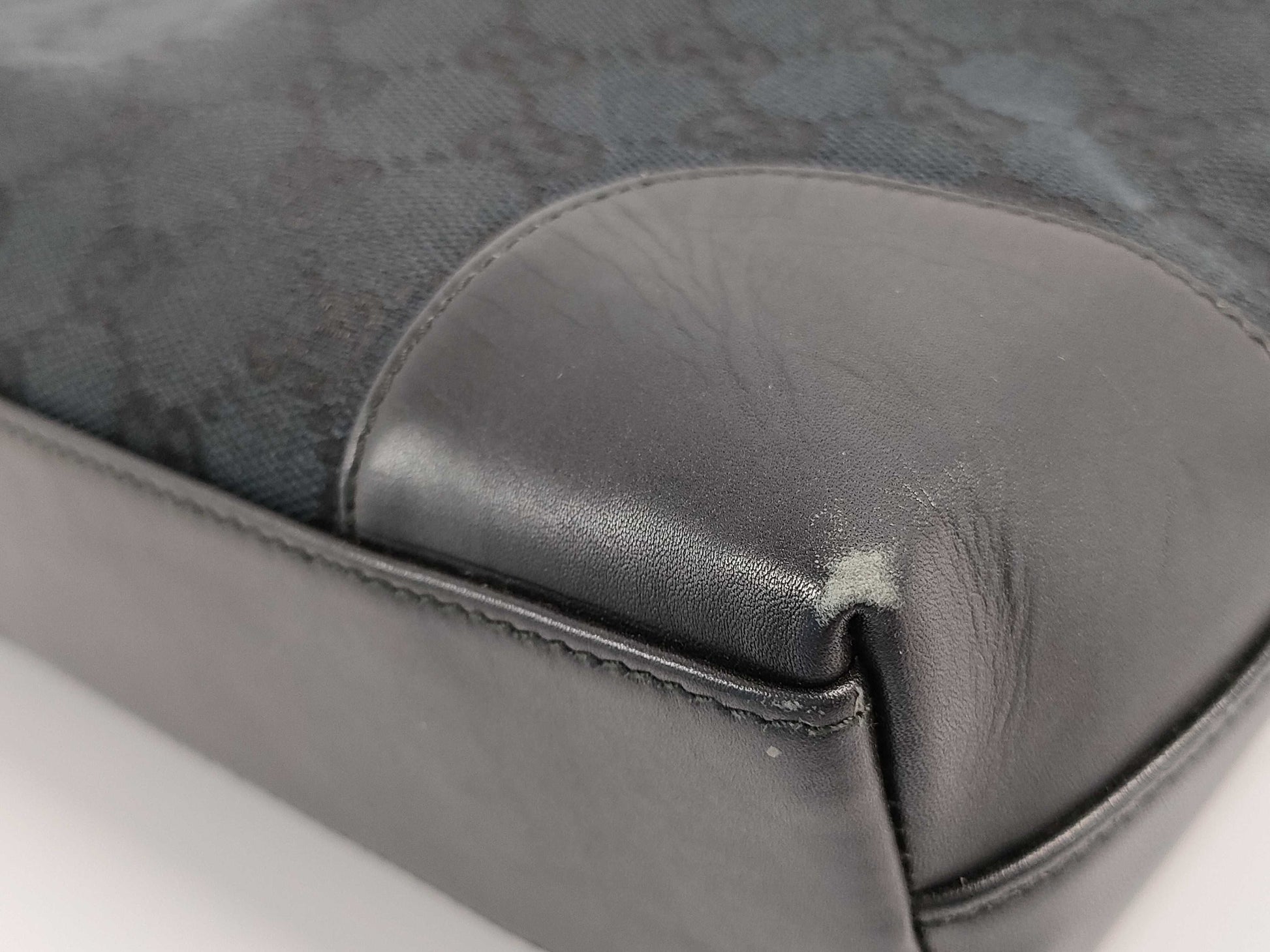 GUCCI GG Canvas x Leather Shoulder Bag 33900