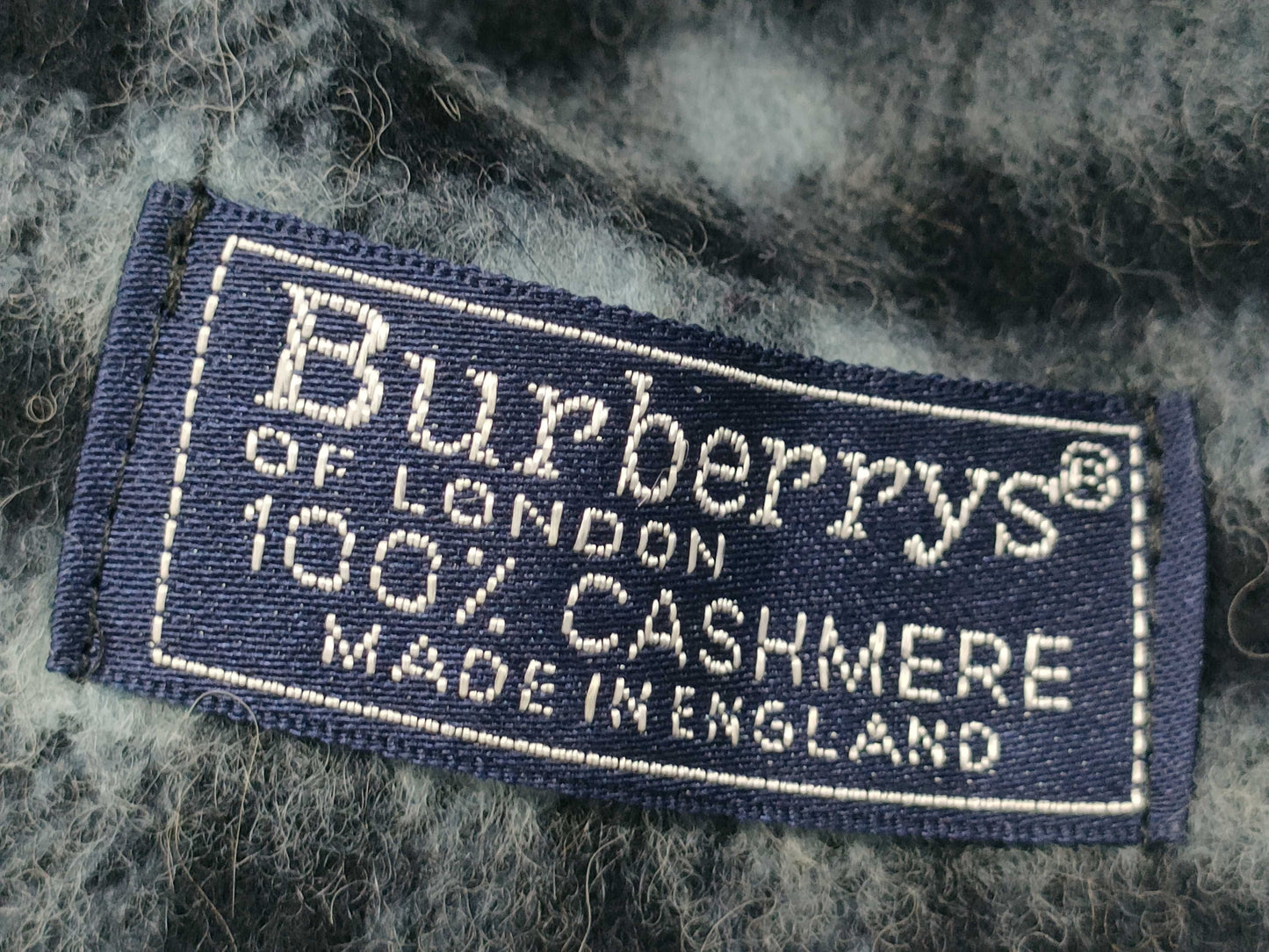 BURBERRY 100% Cashmere Scarf