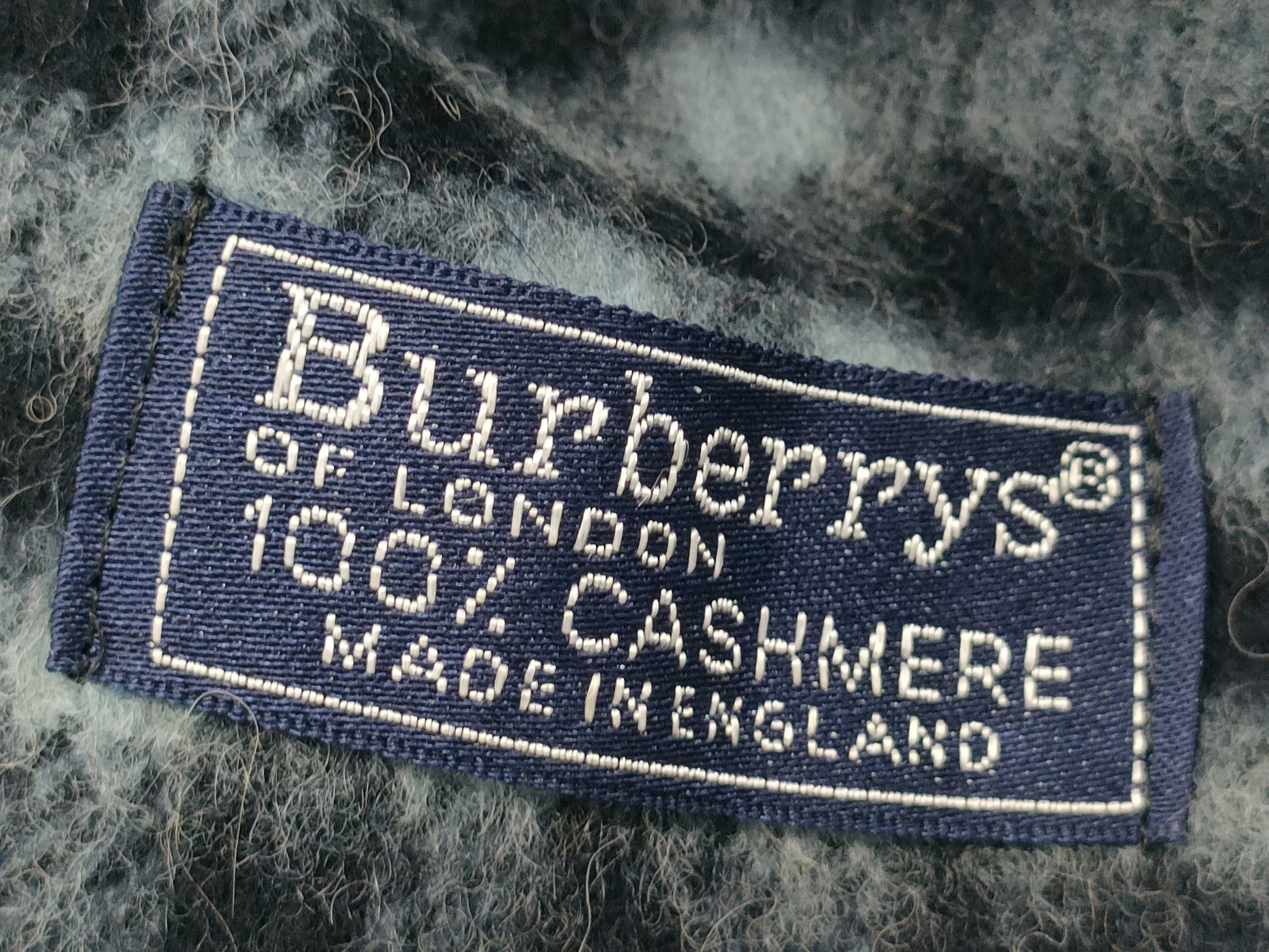 BURBERRY 100% Cashmere Scarf
