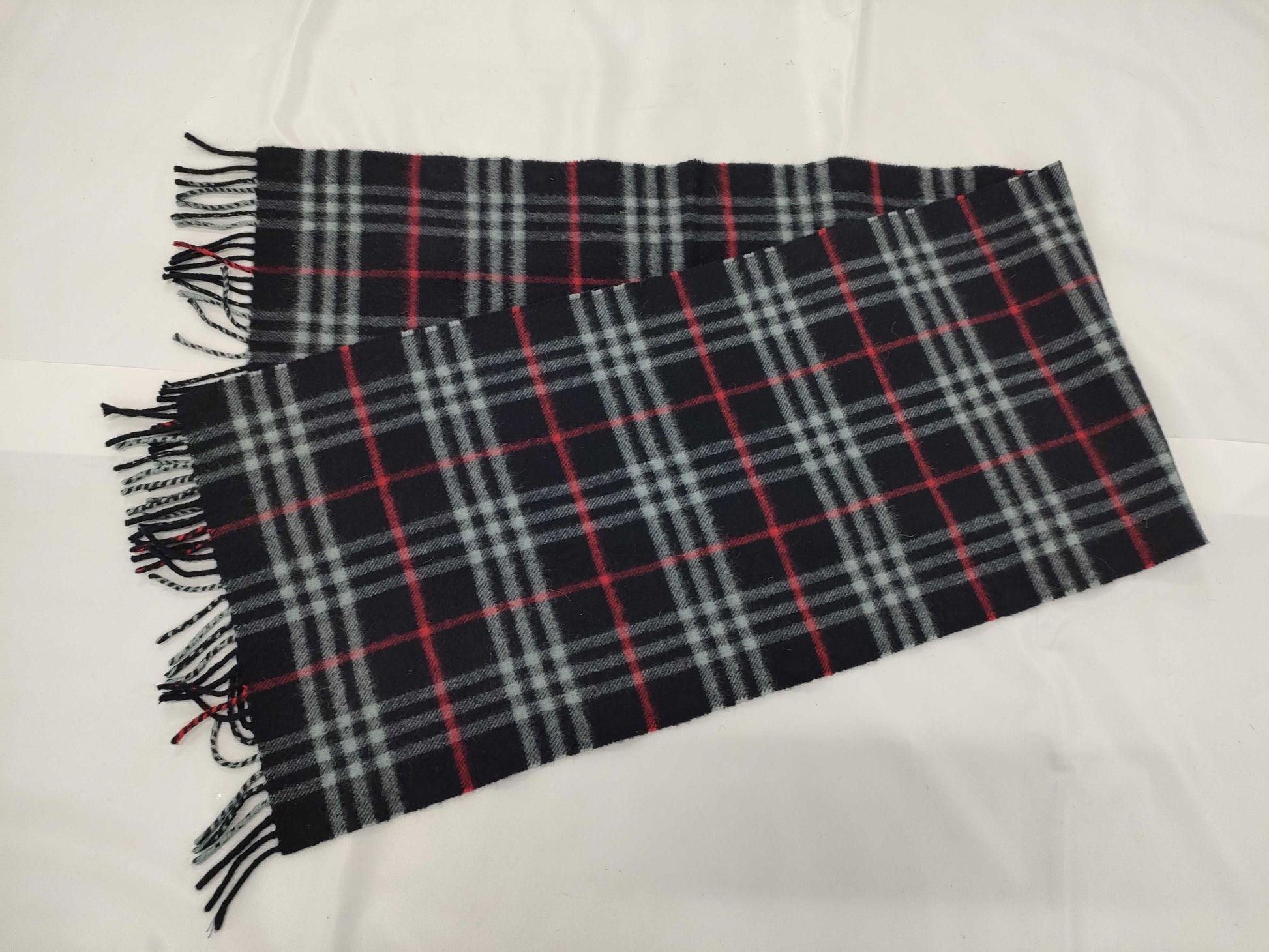 BURBERRY 100% Cashmere Scarf