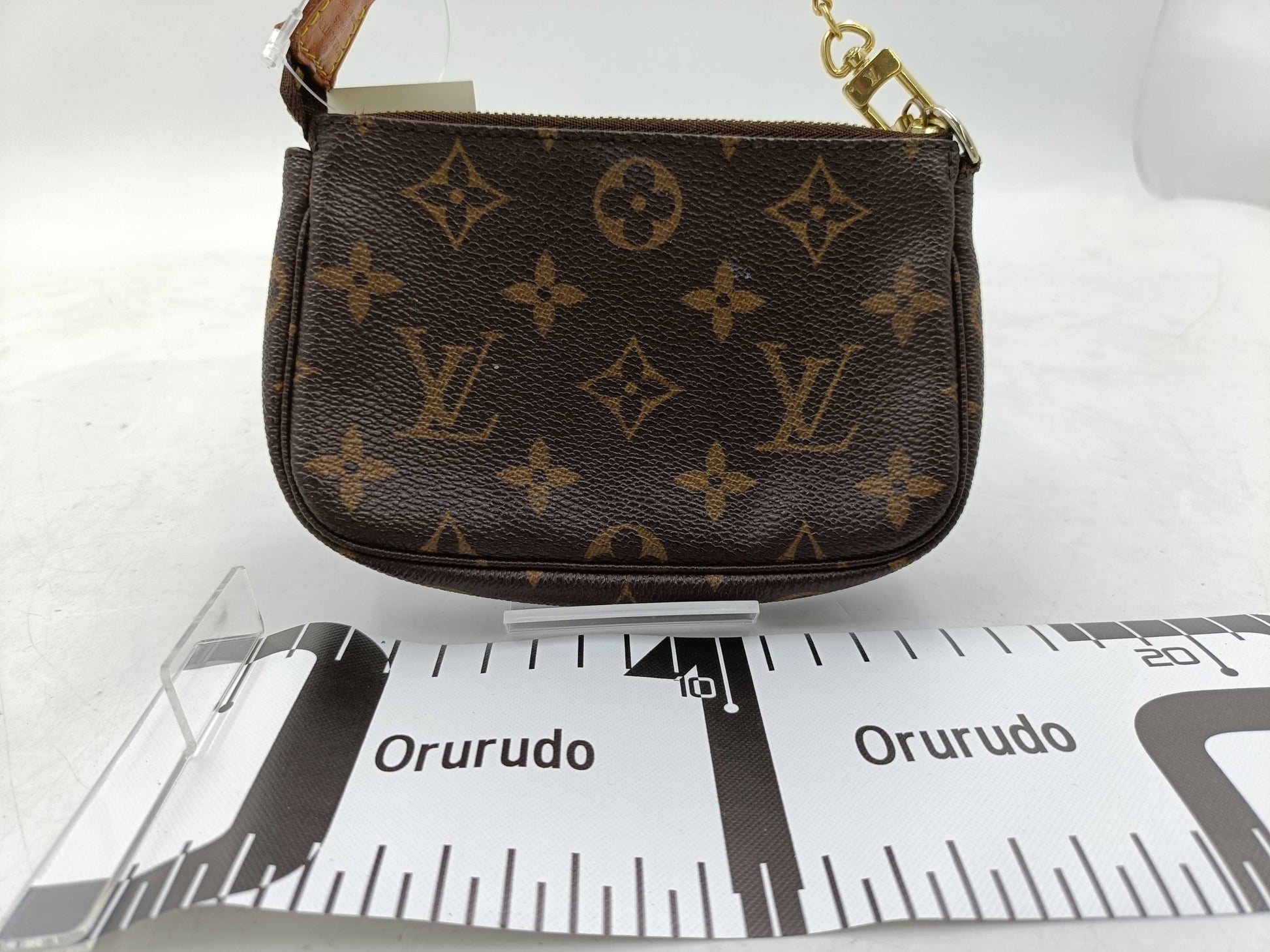 LOUIS VUITTON Monogram Mini Pochette Accessoires Pouch