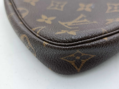 LOUIS VUITTON Monogram Mini Pochette Accessoires Pouch