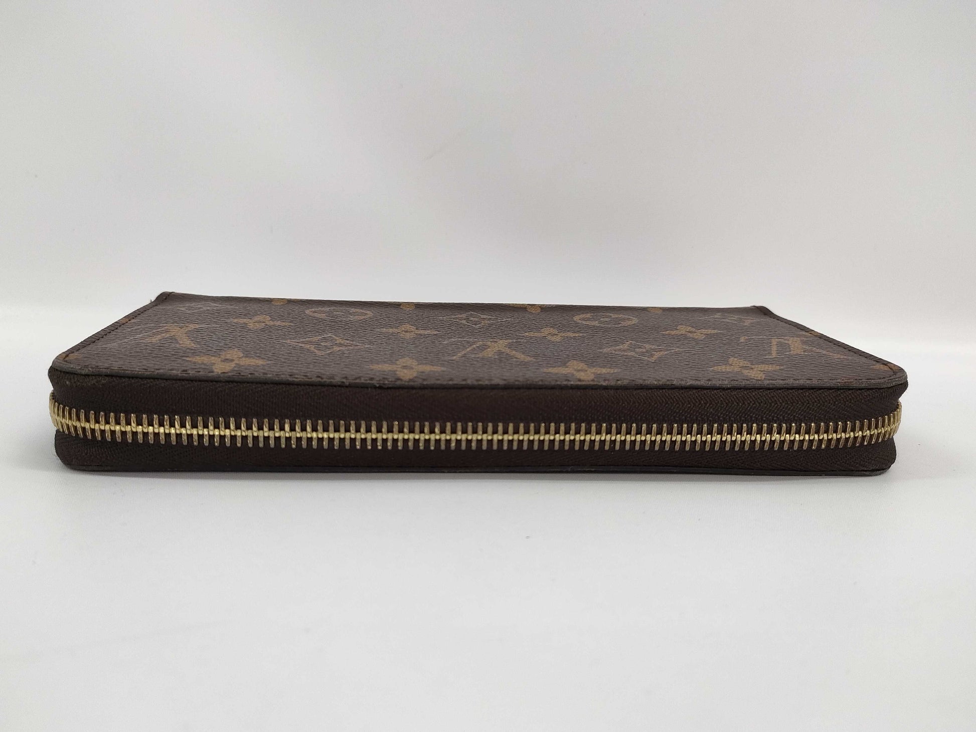 LOUIS VUITTON Monogram Zippy Wallet