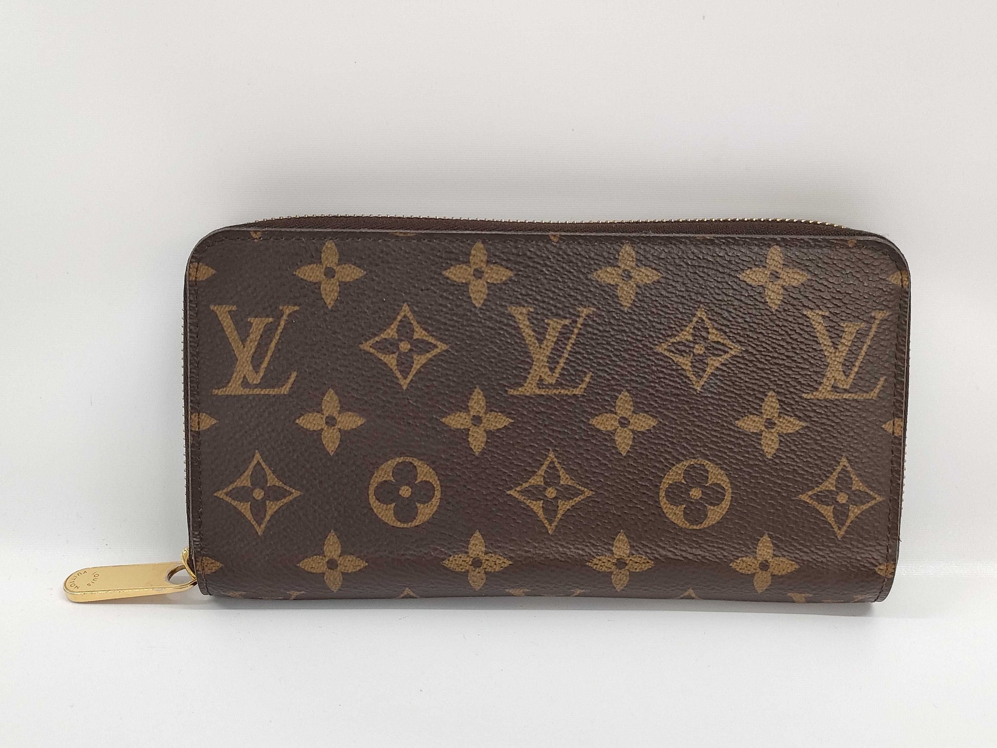 LOUIS VUITTON Monogram Zippy Wallet