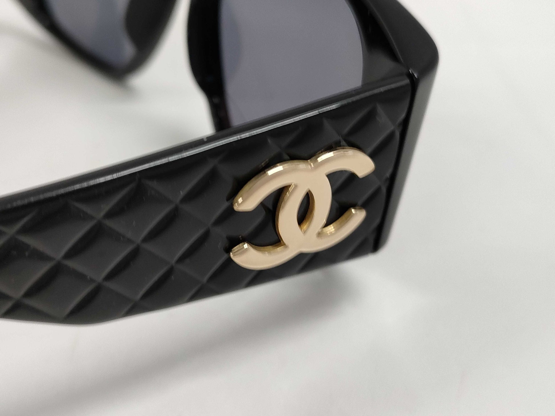 CHANEL Matelasse/Coco Mark Sunglasses with Case 01450 94305 Sunglasses/Eyeglasses