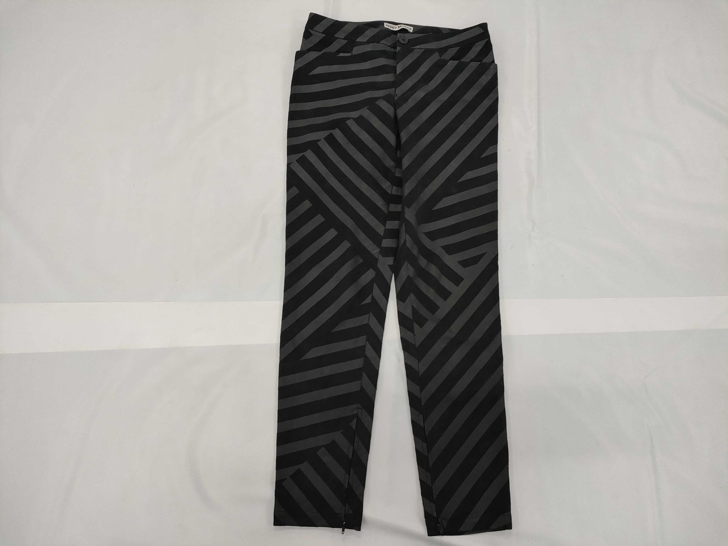 ISSEY MIYAKE □ ISSEY MIYAKE Pants Pants
