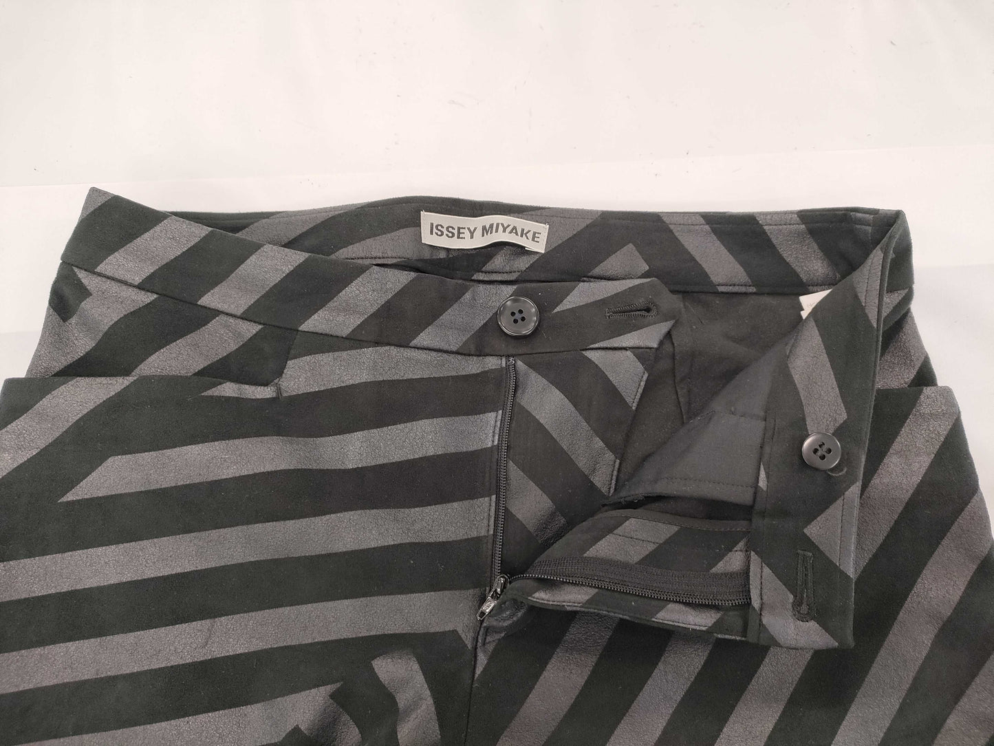 ISSEY MIYAKE □ ISSEY MIYAKE Pants Pants