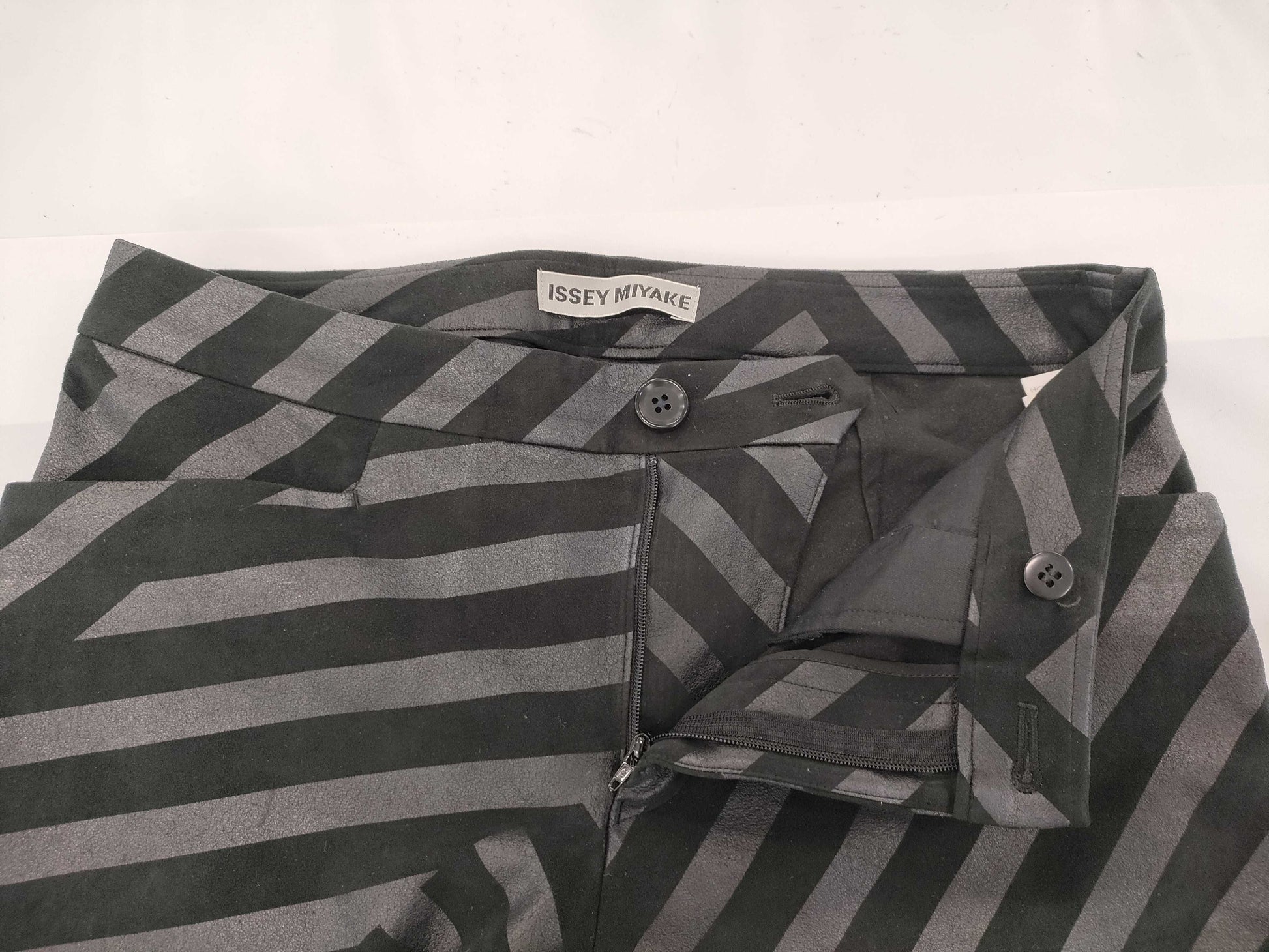 ISSEY MIYAKE □ ISSEY MIYAKE Pants Pants