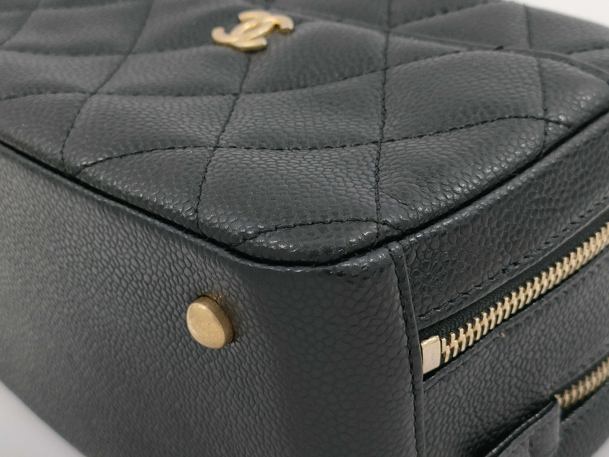 CHANEL Caviar Skin Vanity Chain Shoulder Bag