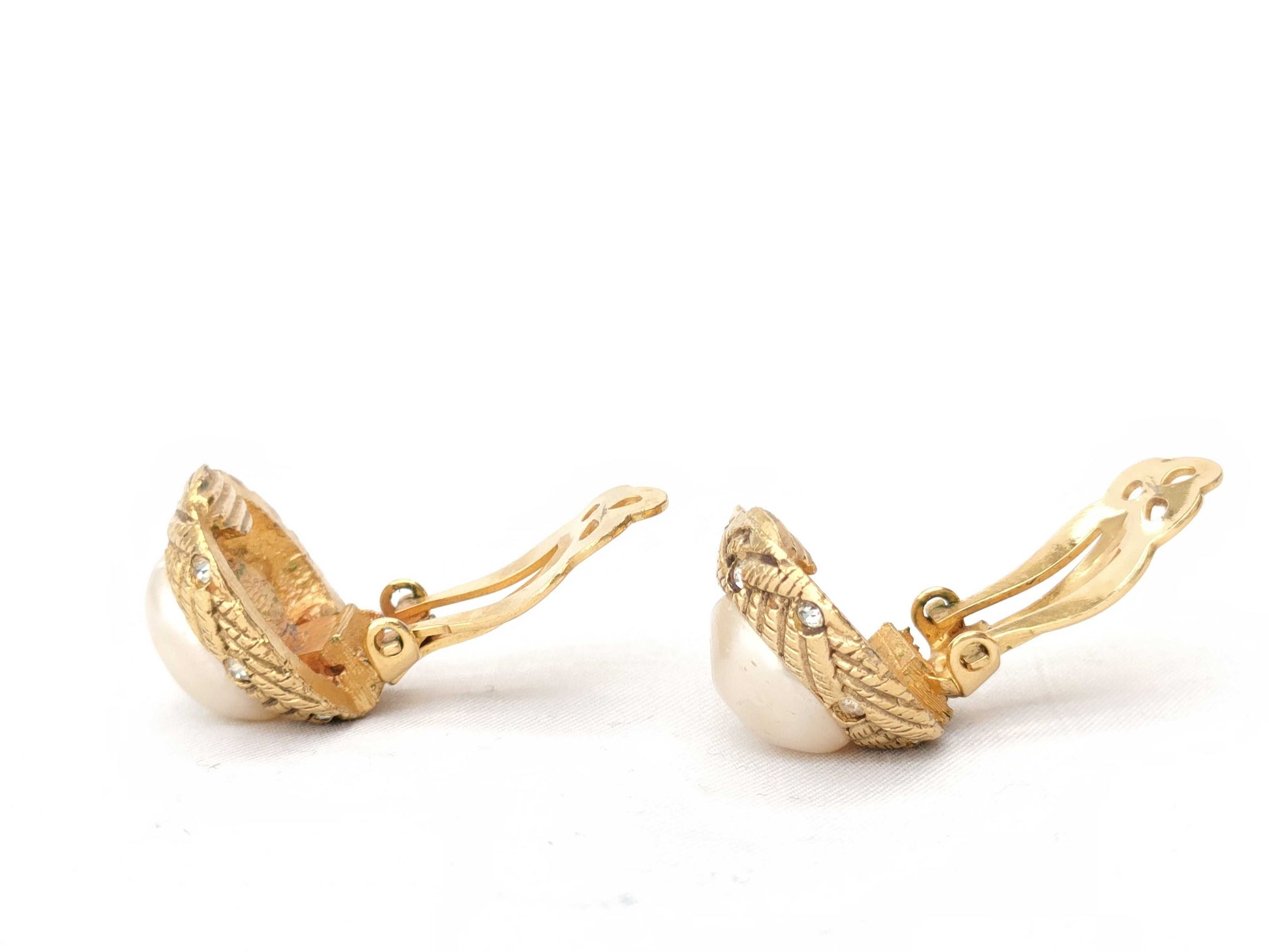 CHANEL □ Vintage Pearl Earrings Earrings