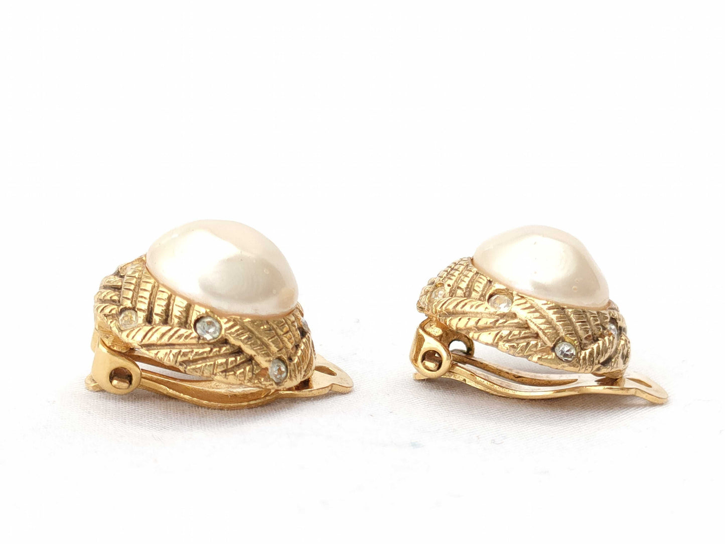 CHANEL □ Vintage Pearl Earrings Earrings