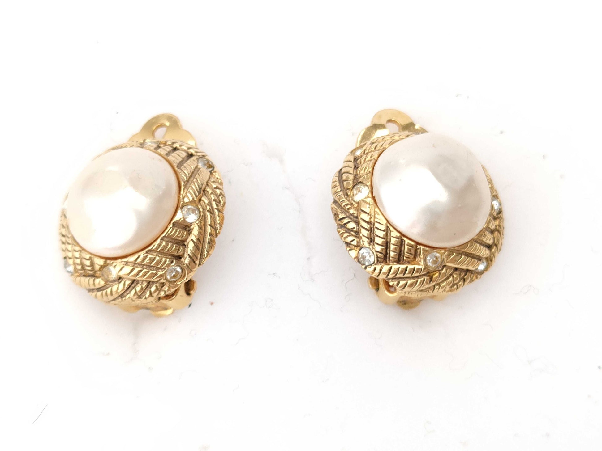 CHANEL □ Vintage Pearl Earrings Earrings