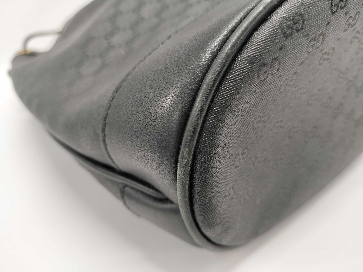 GUCCI GG Supreme Drawstring Shoulder Bag in Black