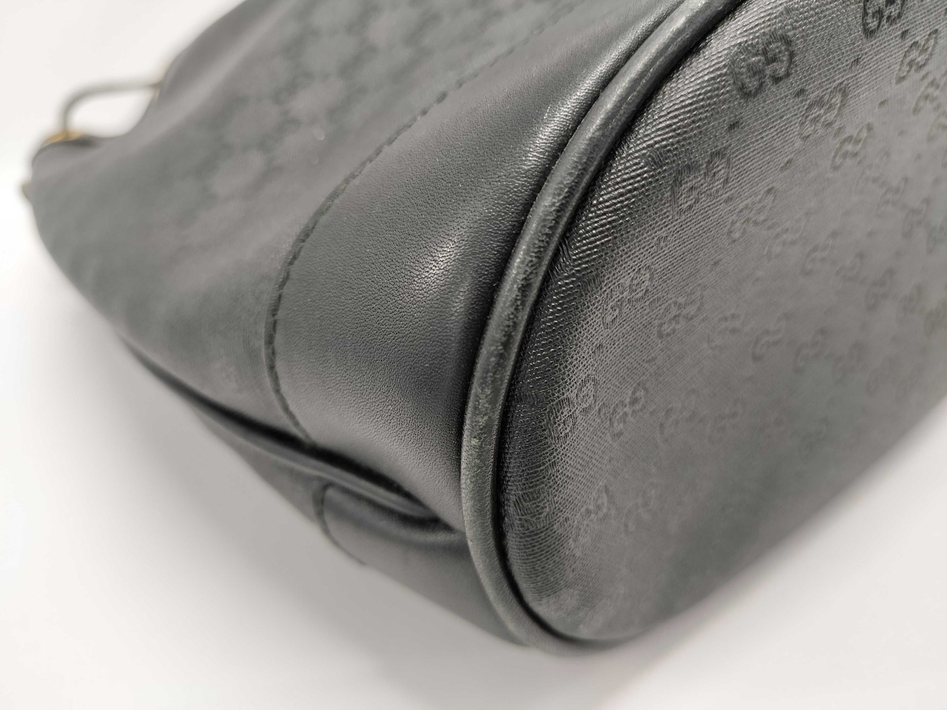 GUCCI GG Supreme Drawstring Shoulder Bag in Black