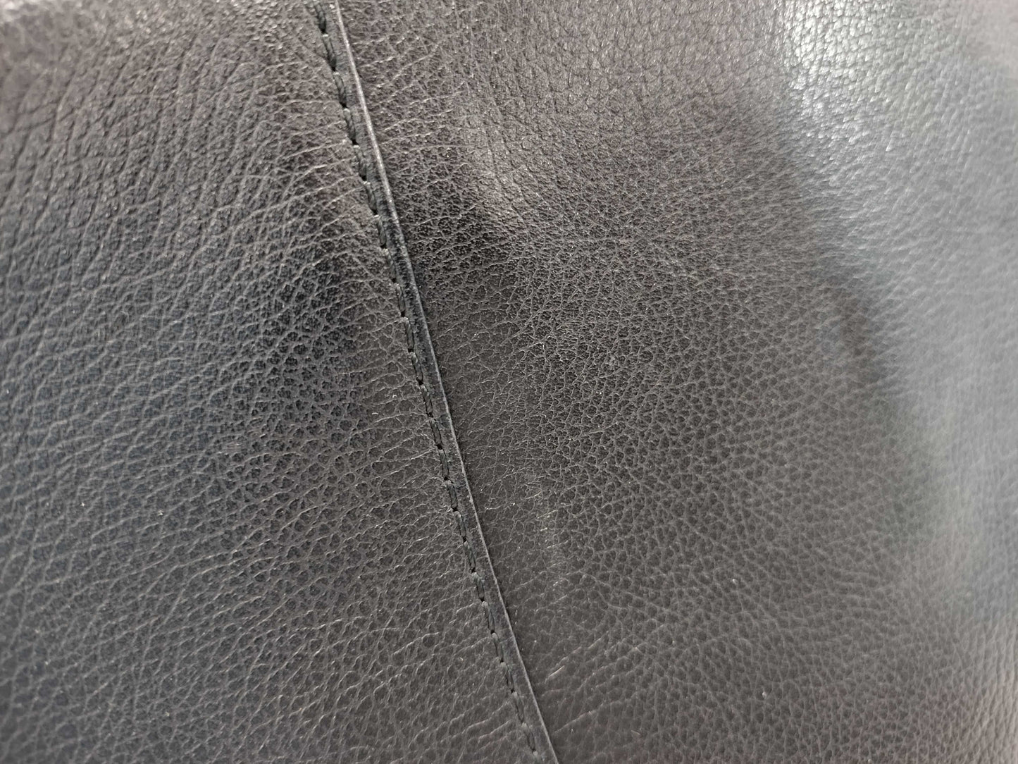 BURBERRY Leather Hand Square Plate Handbag