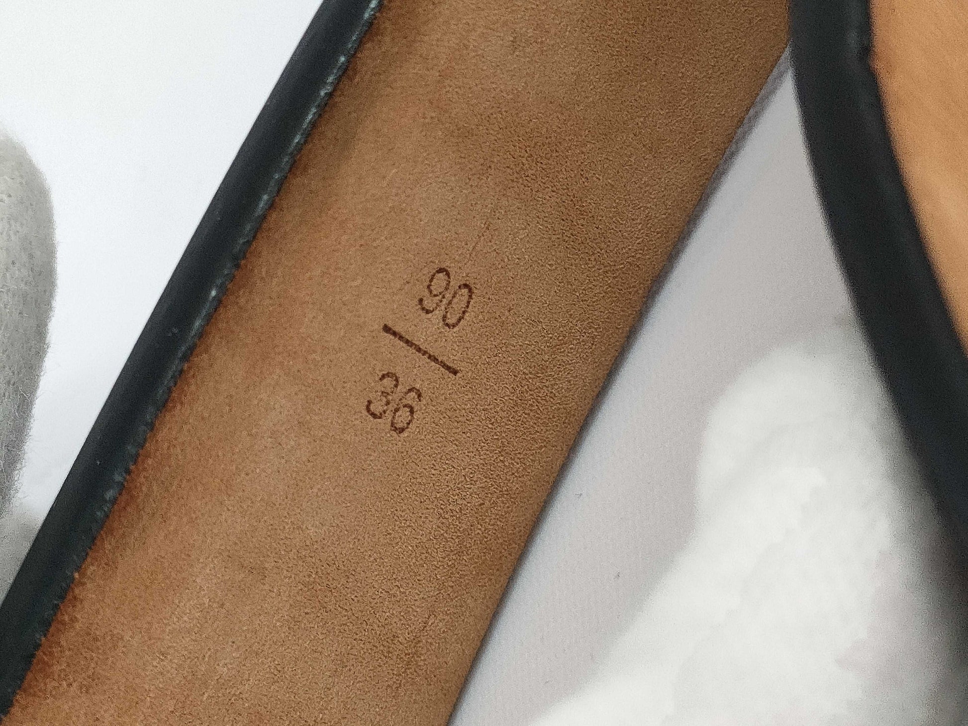 LOUIS VUITTON Santur Initial Belt