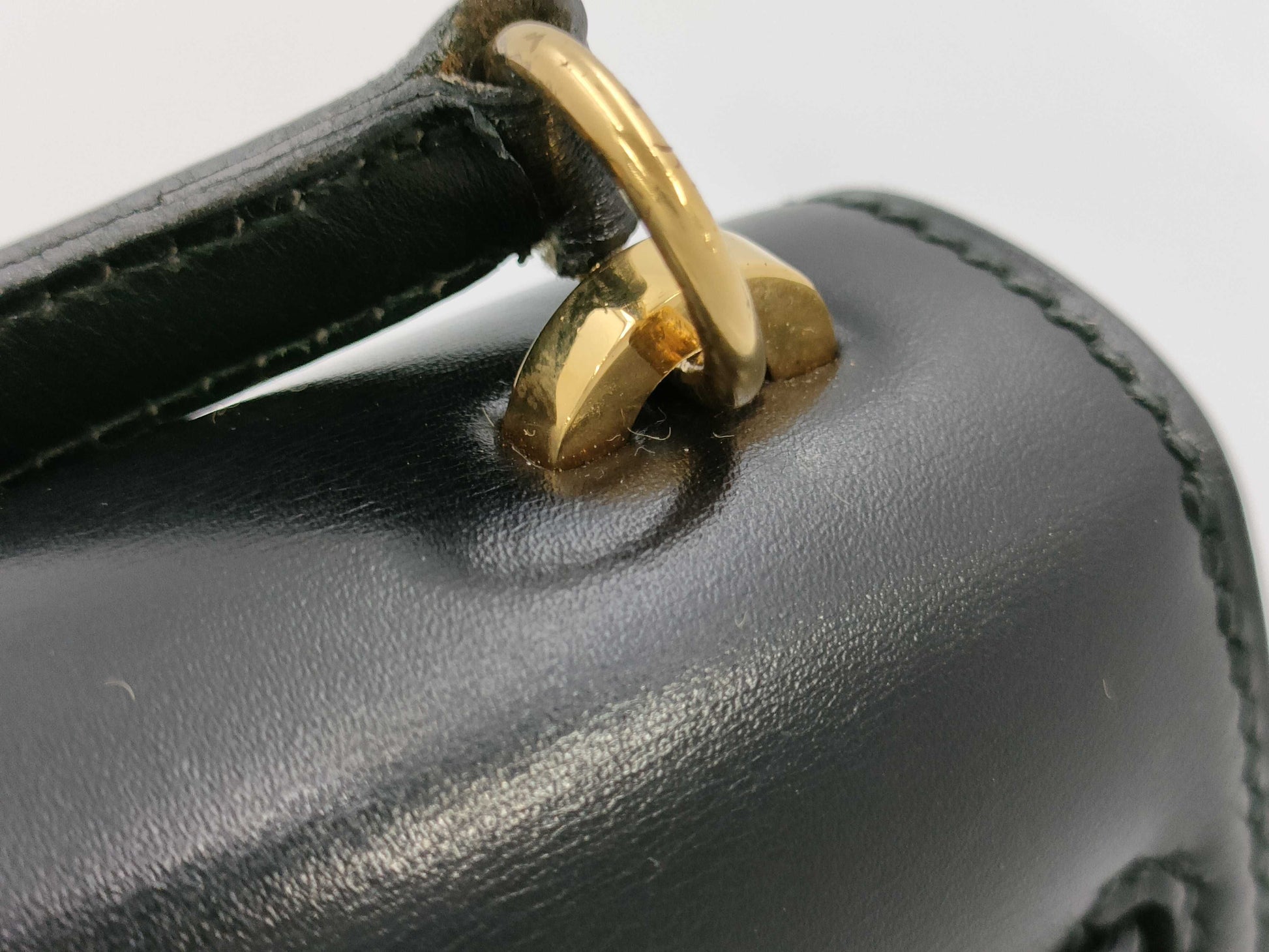 HERMES Kelly Mini Shoulder Bag in Black Box Calf Leather with GD Hardware and 〇Q Stamp