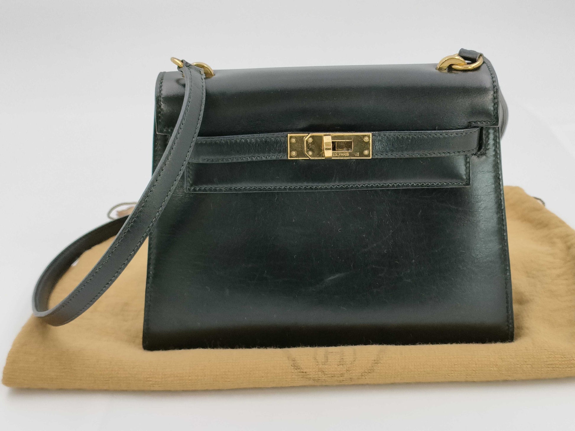 HERMES Kelly Mini Shoulder Bag in Black Box Calf Leather with GD Hardware and 〇Q Stamp