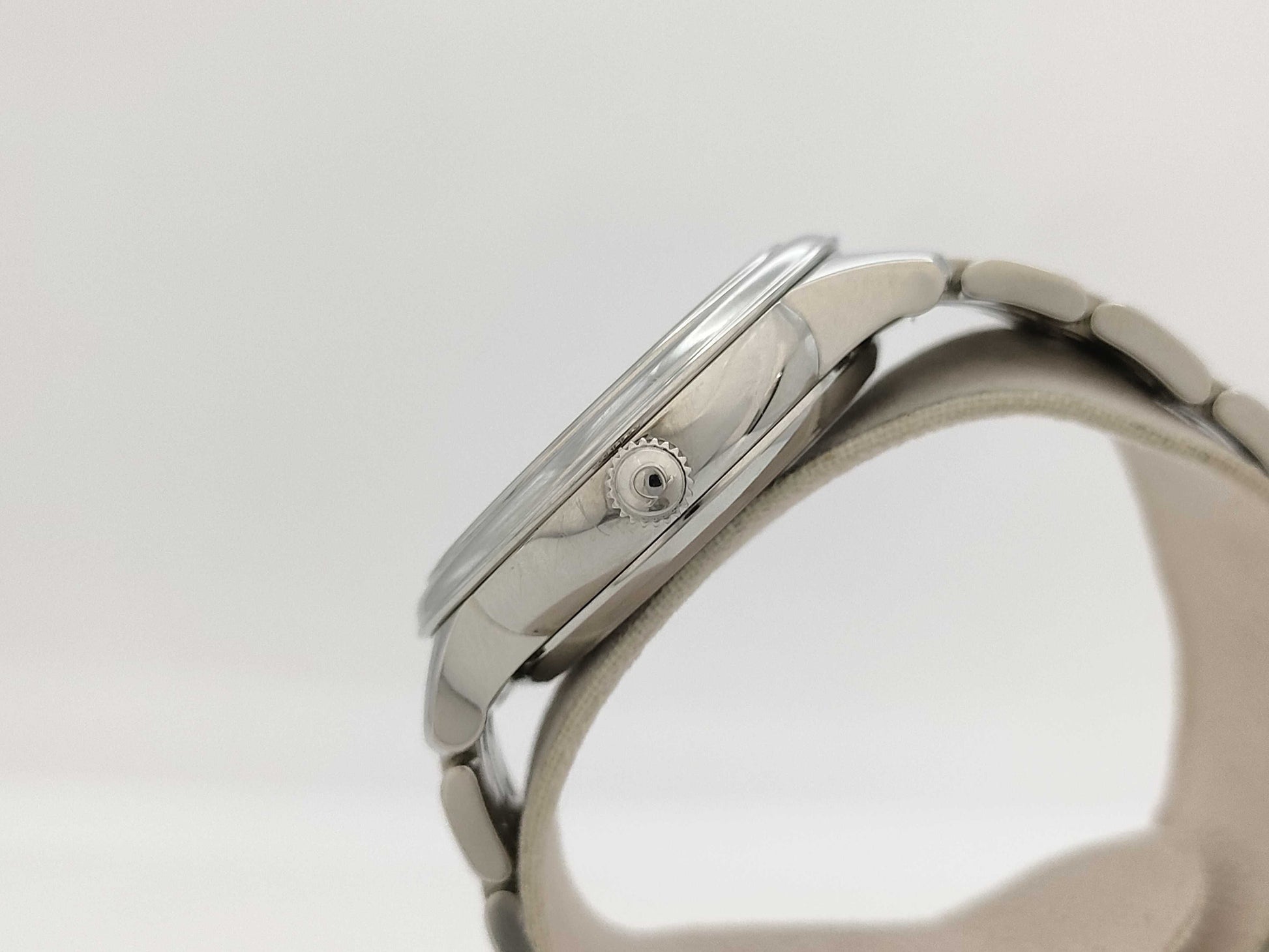 OMEGA 434.10.34.20.05.001 83664170 Shell Dial Boys' Watch