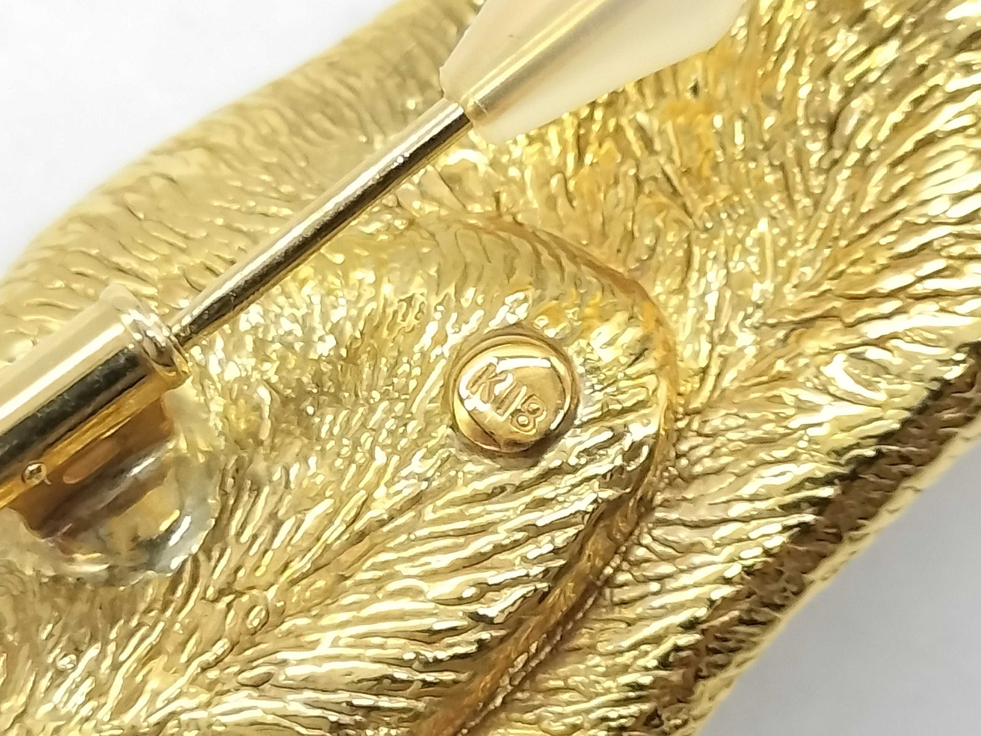 Animal motif K18 5.8g brooch 