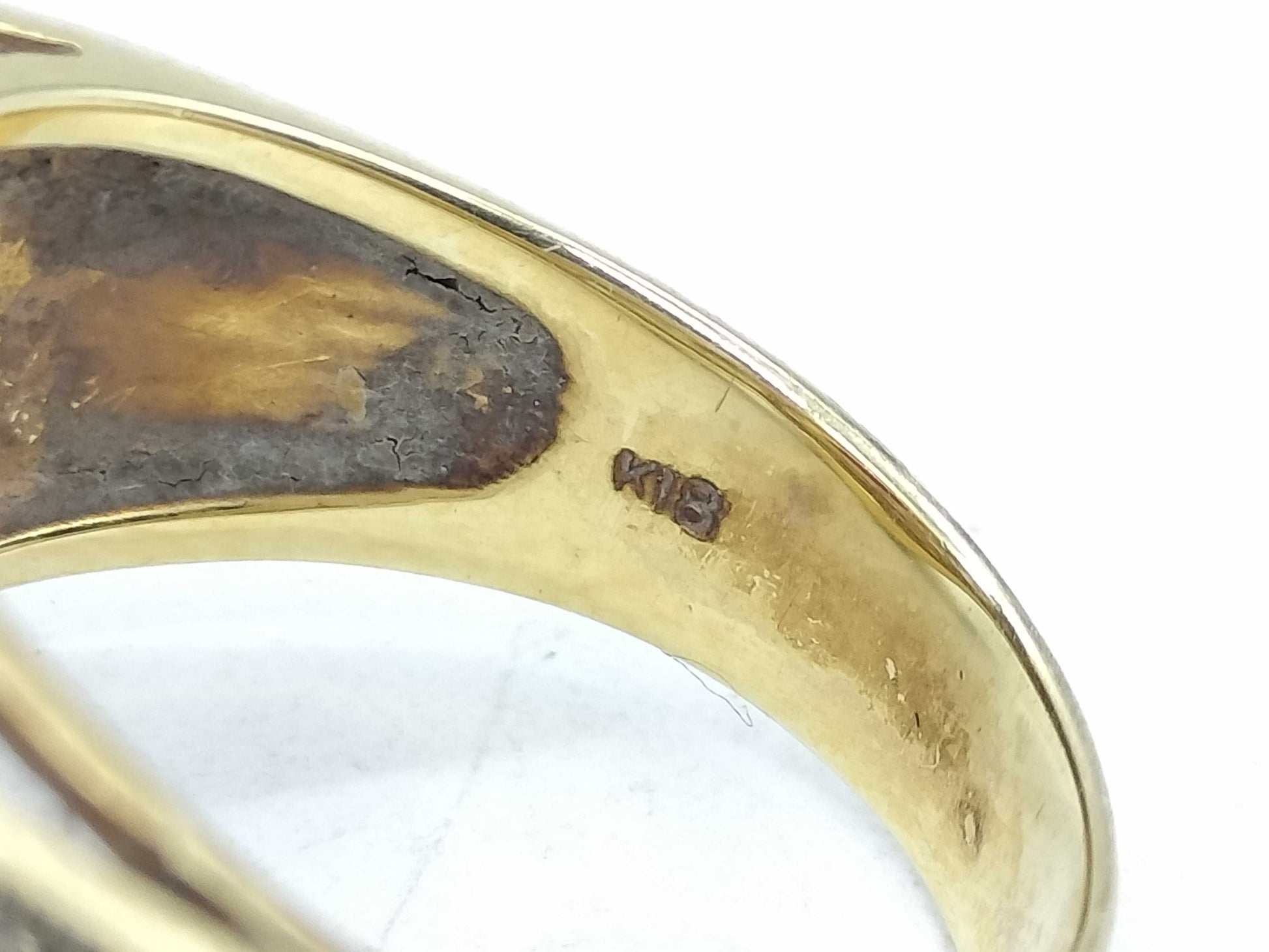 Cabochon Ruby and Diamond 18K Gold Ring, 6.4g 