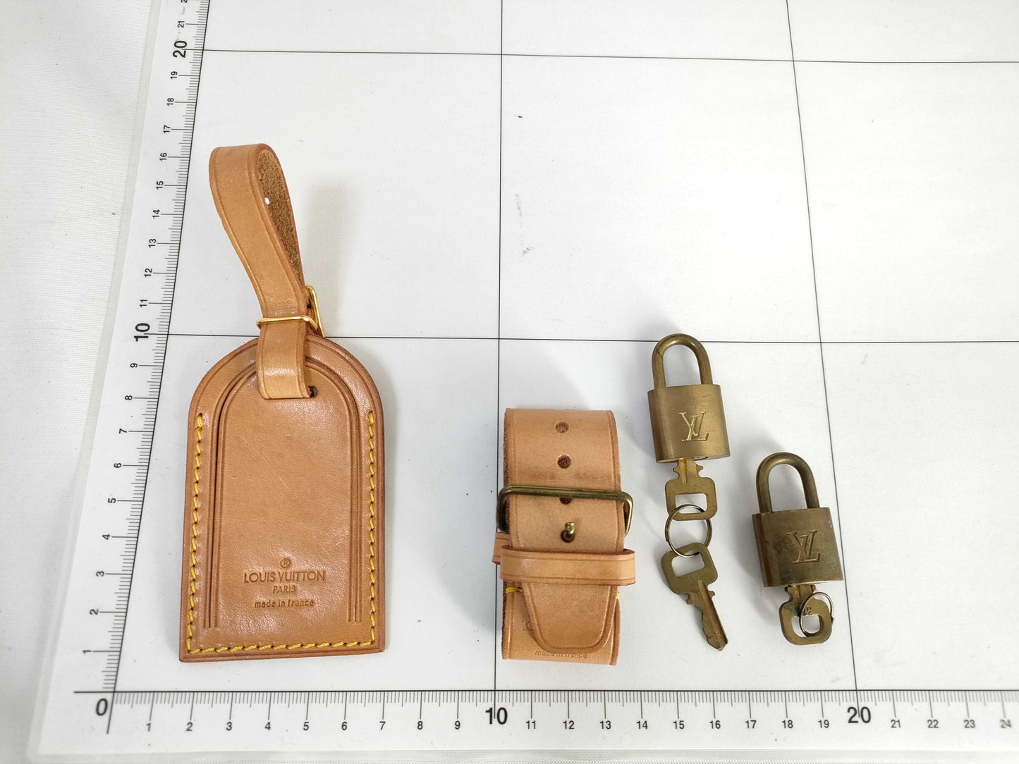 LOUIS VUITTON Padlocks / Name Tags and Other Accessories