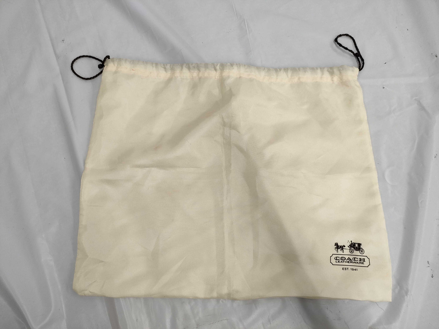 Louis Vuitton, Chanel, Hermes, Gucci, and other branded paper boxes and storage bags. Empty branded boxes.